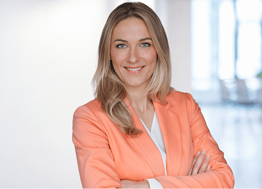 Julia Hammer, Geschäftsführerin der enomyc Gruppenholding, im Business-Portrait zum Interview über die neue Beratungsplattform für Restrukturierung und Transformation im gehobenen Mittelstand.